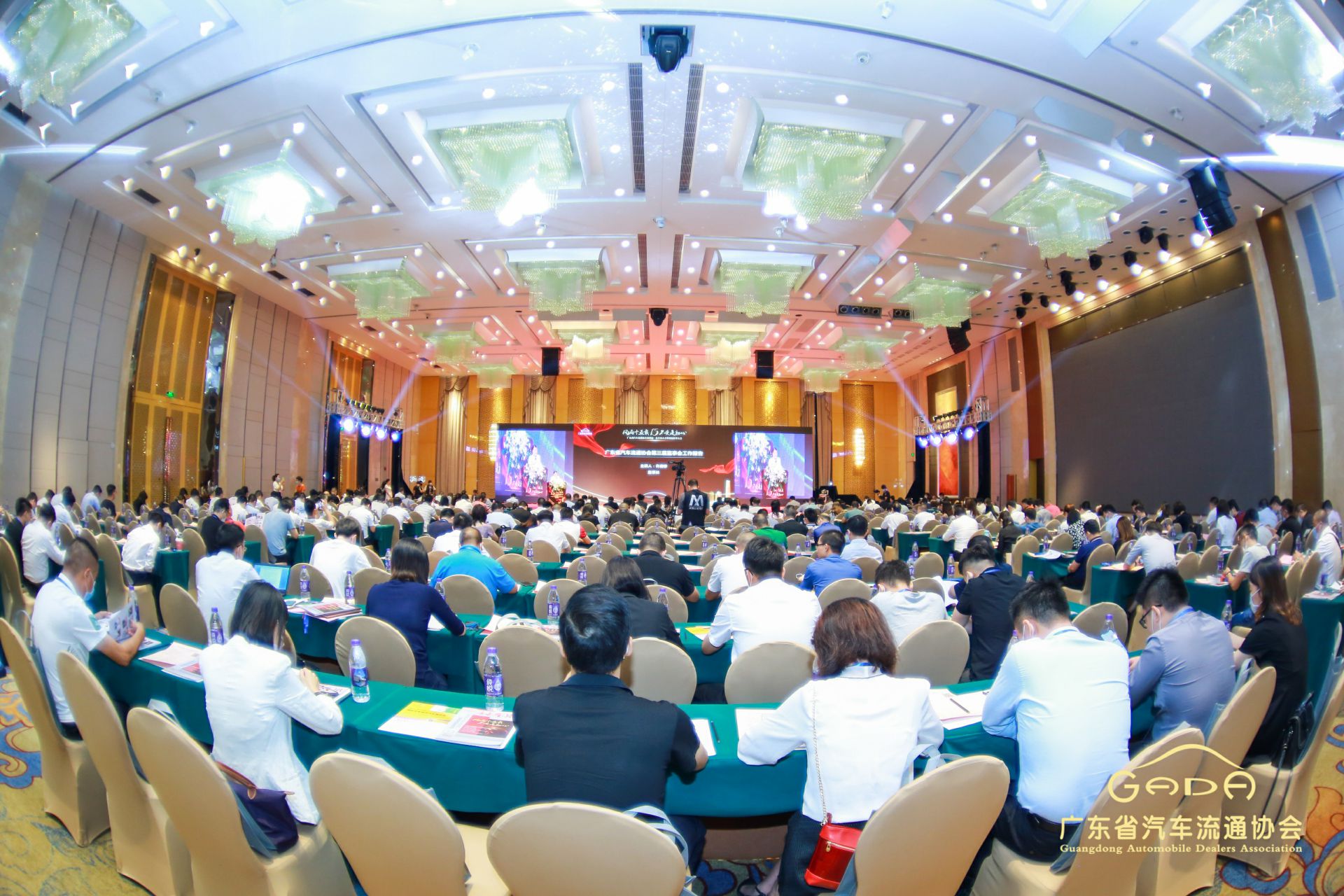 喜报丨半岛手机站网站官网登入-半岛(中国)“包揽”省汽车流通行业颁奖礼53项大奖(图1)