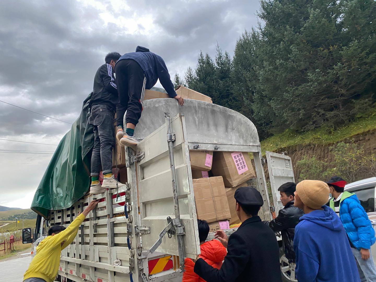 半岛手机站网站官网登入-半岛(中国)公益回顾丨家国同欢月同圆 温暖满载甘孜州(图5)