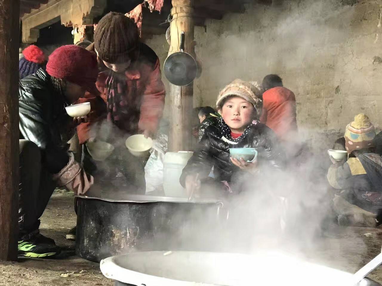 半岛手机站网站官网登入-半岛(中国)公益回顾丨家国同欢月同圆 温暖满载甘孜州(图10)