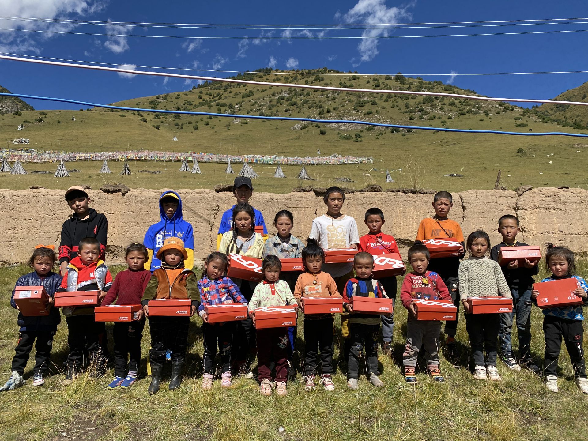 半岛手机站网站官网登入-半岛(中国)公益回顾丨家国同欢月同圆 温暖满载甘孜州(图13)